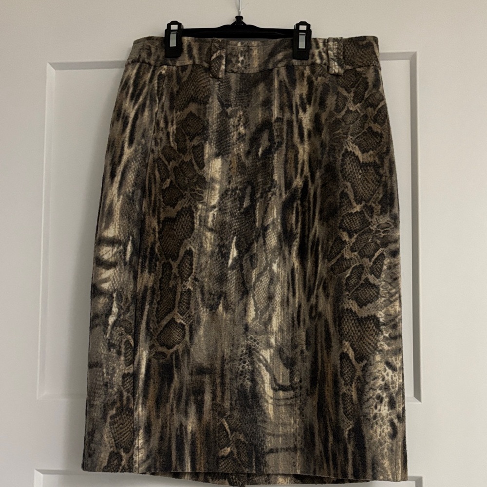 RIANI Brown Animal Print Pencil Skirt 100 % wool ( liner other) never worn